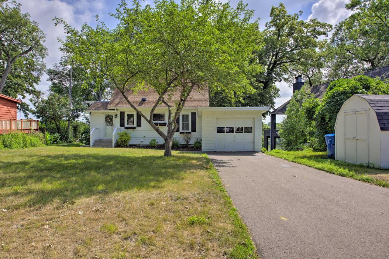 Cozy Plymouth Cottage With Medicine Lake View! Minneapolis Exterior photo