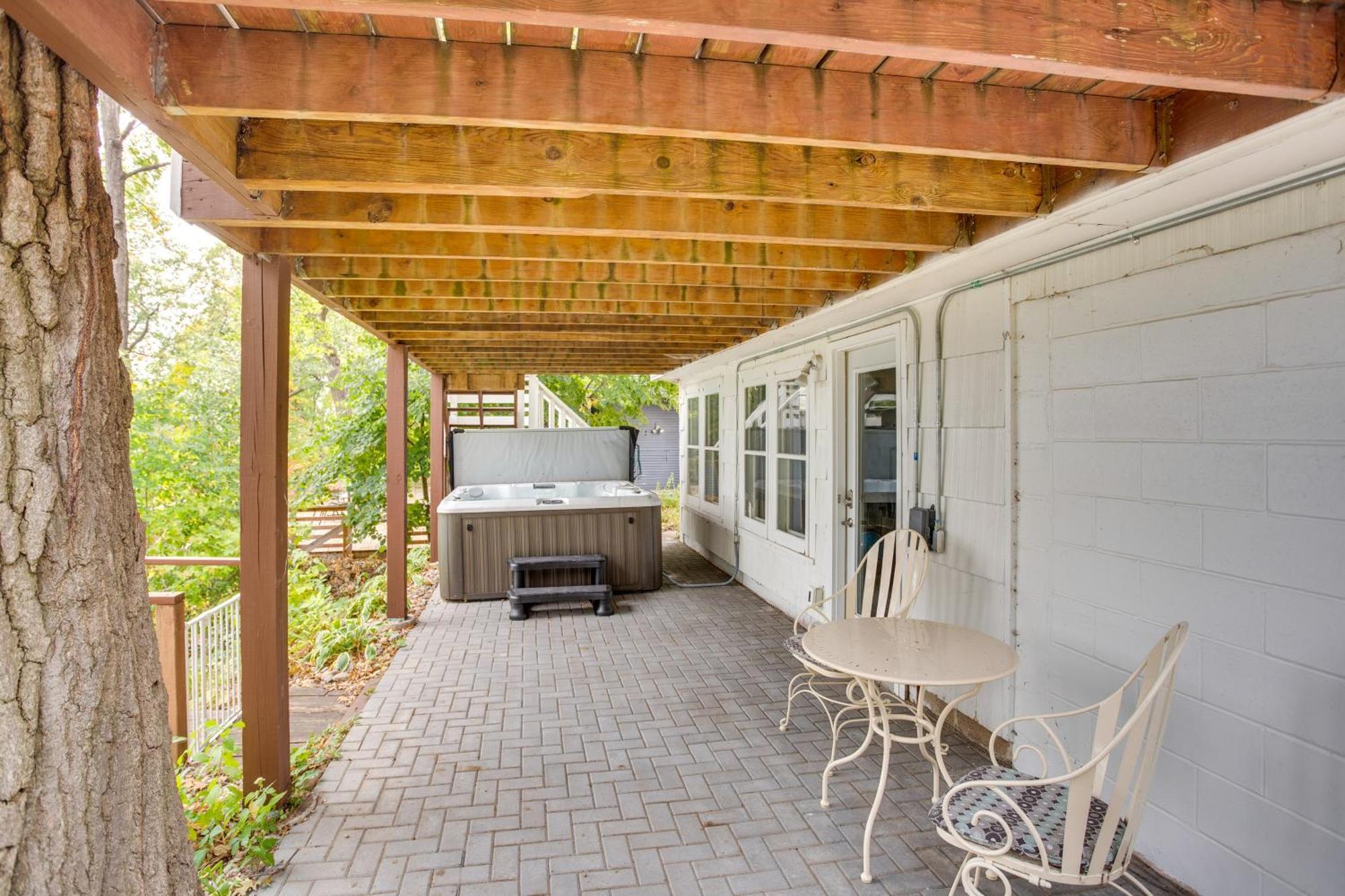 Cozy Plymouth Cottage With Medicine Lake View! Minneapolis Exterior photo